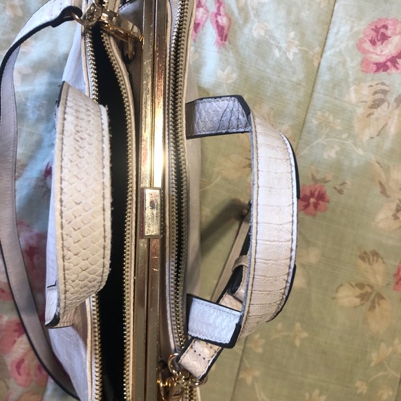 Dune embossed crocodile leather. - Picture 3 of 15